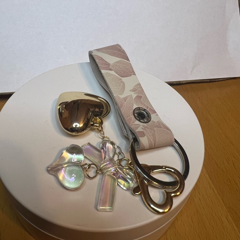 Brand New Gold and Iridescent Heart Keychain - Picture 8 of 16